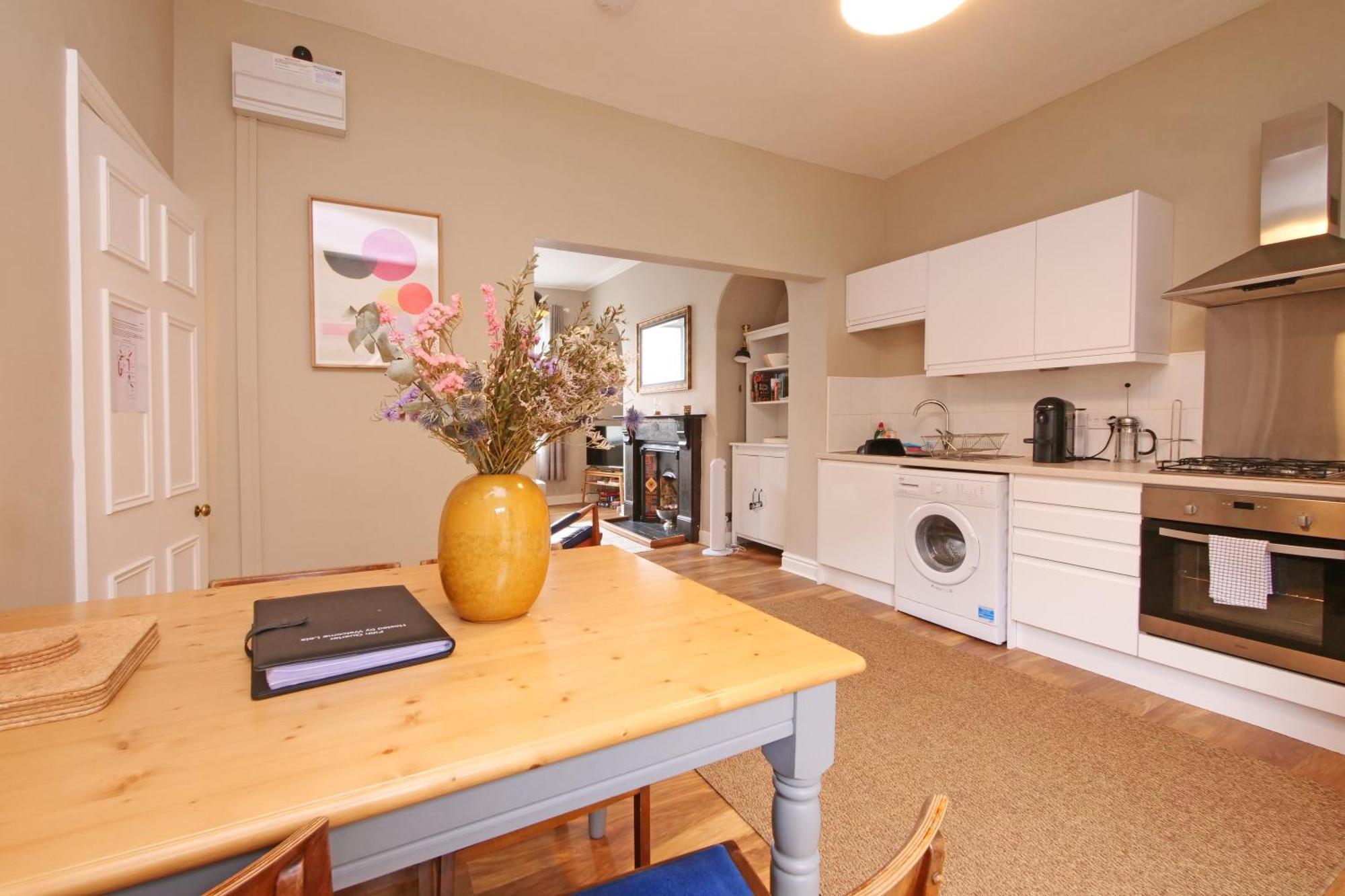 Fifth Quarter Apartment With Free Parking York Exterior photo